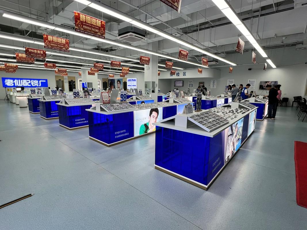 陽光視線眼鏡工廠店 簡約設計，專業(yè)服務的商業(yè)美學